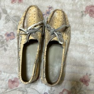 Snakeskin cream boat shoes. Size approximately 7-7.5 Good pre-owned condition.